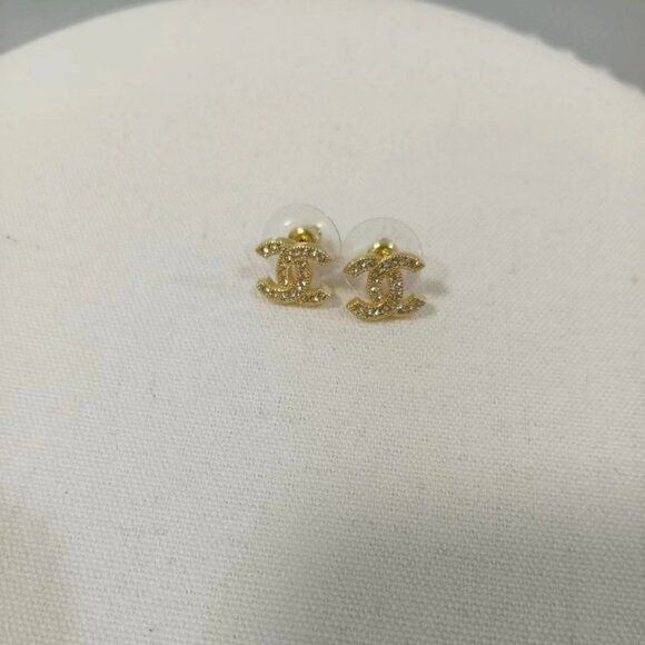 CHANEL Jewelry - 💎Chanel classic double C earrings